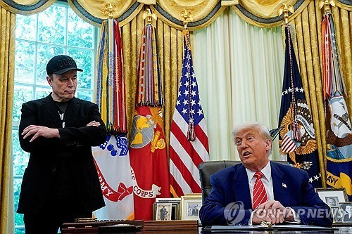 백악관에서 기자회견 한 트럼프(오른쪽) 대통령과 일론 머스크. [로이터=연합뉴스]